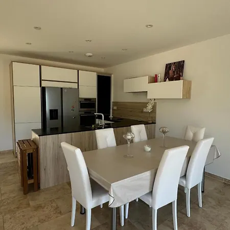 Maison Familiale Et Conviviale Villa *